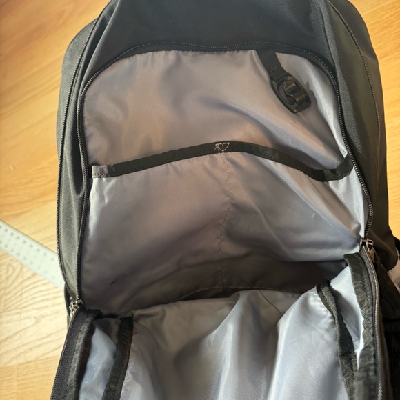 Under Armour Storm Black Backpack - Picture 5 of 8